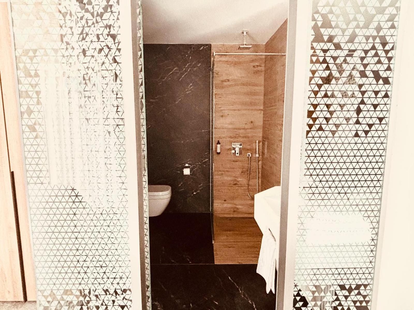 Cm111Apparthotel Букурещ Екстериор снимка