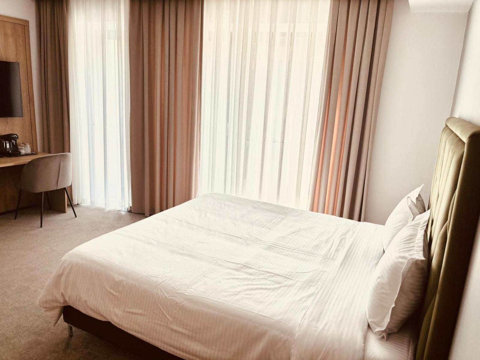 Cm111Apparthotel Букурещ Екстериор снимка