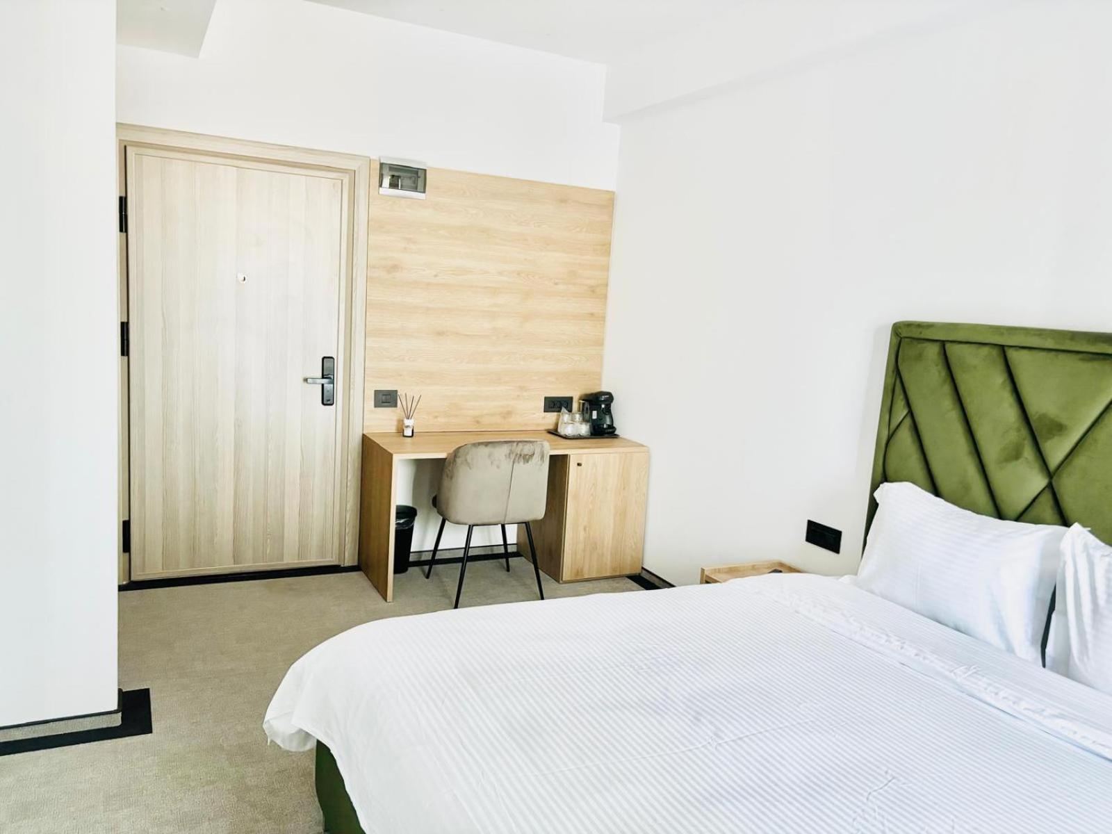 Cm111Apparthotel Букурещ Екстериор снимка