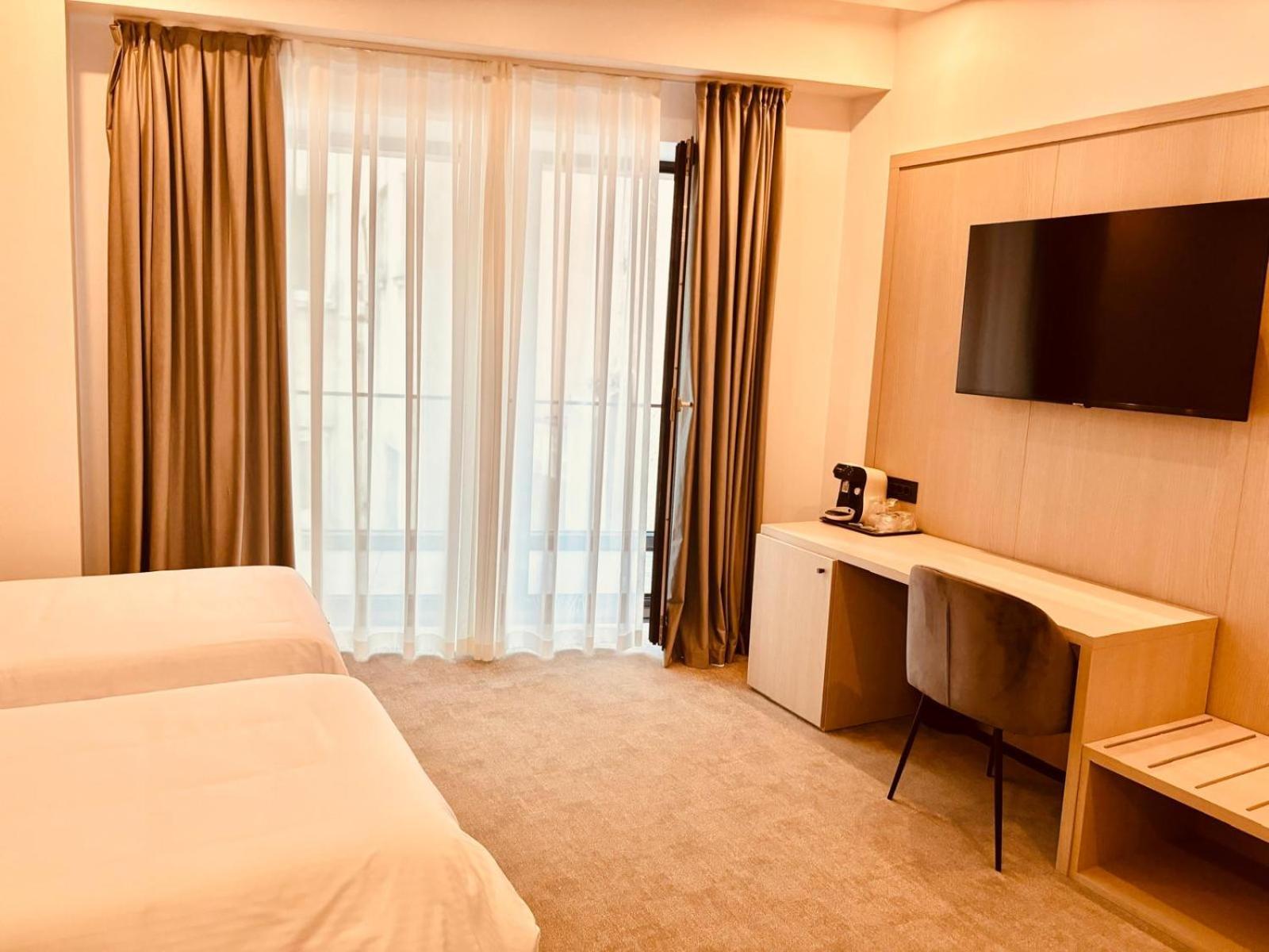 Cm111Apparthotel Букурещ Екстериор снимка