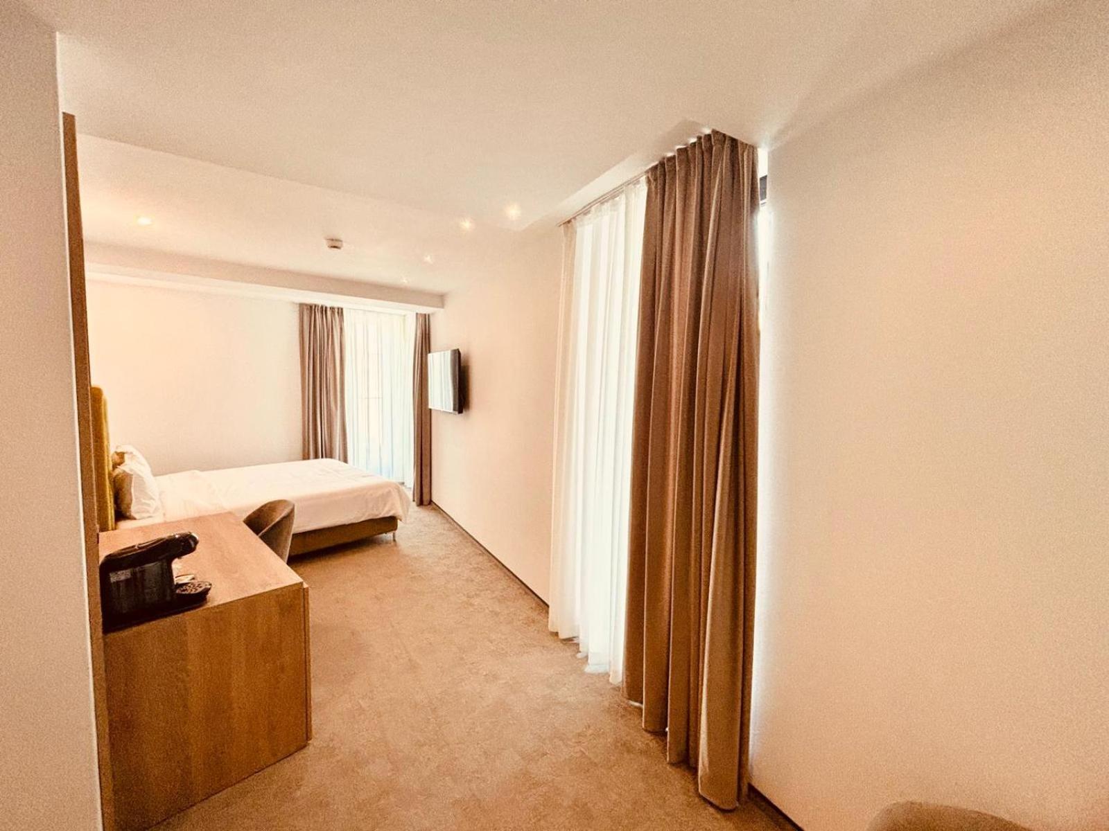 Cm111Apparthotel Букурещ Екстериор снимка