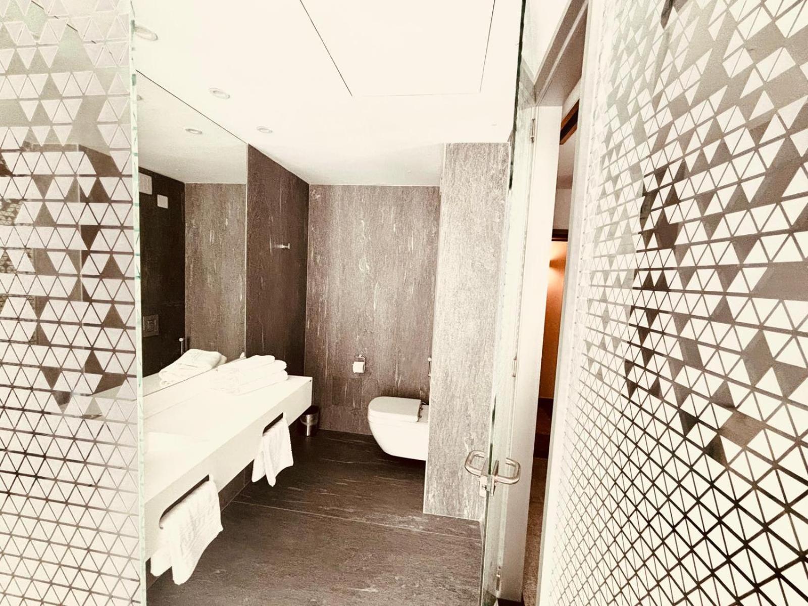 Cm111Apparthotel Букурещ Екстериор снимка
