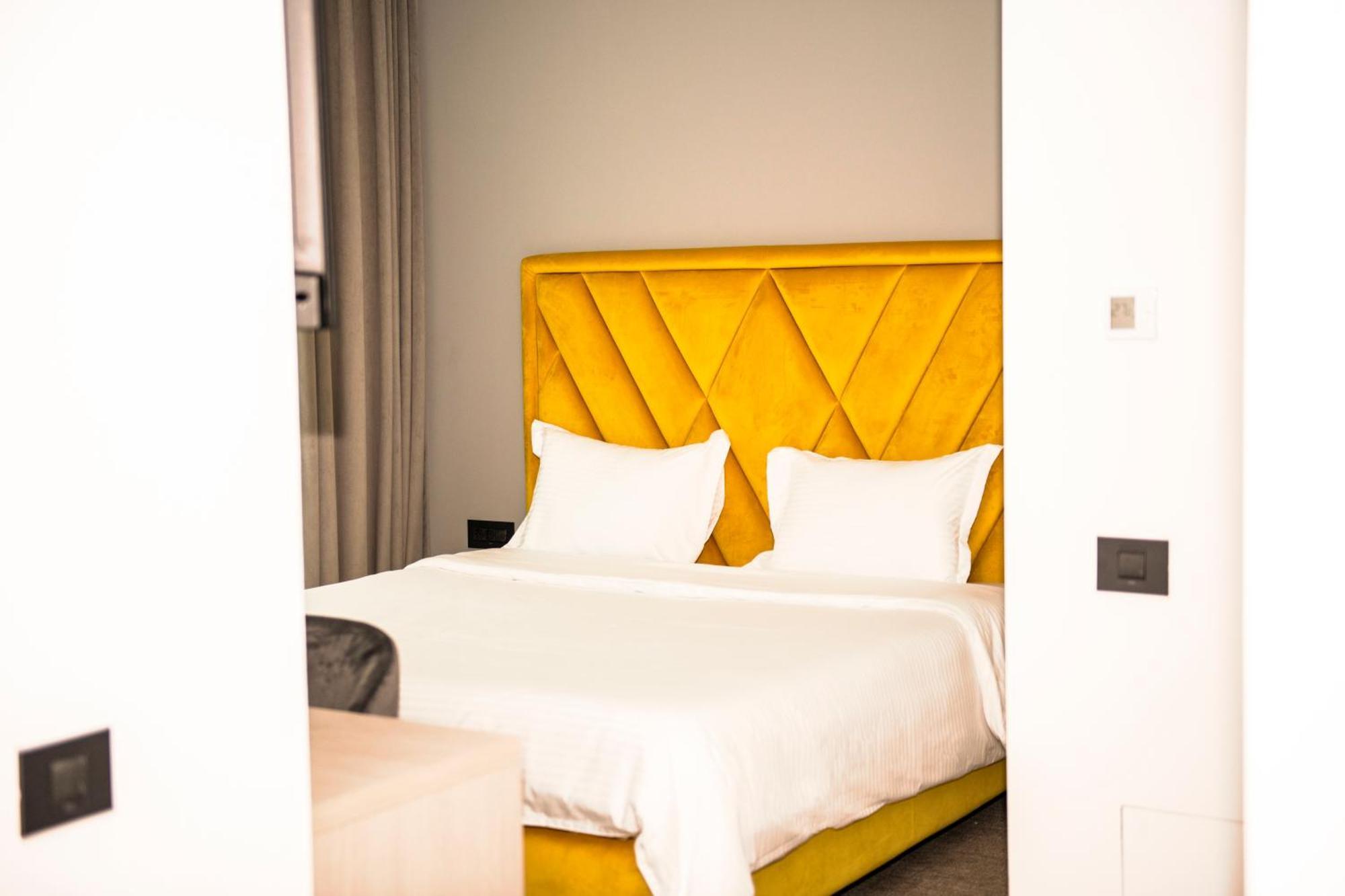 Cm111Apparthotel Букурещ Екстериор снимка