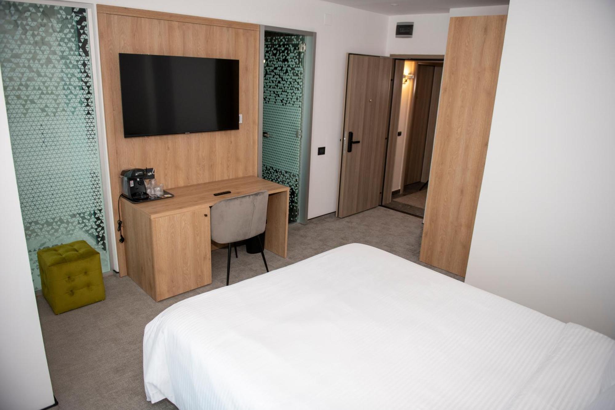 Cm111Apparthotel Букурещ Екстериор снимка