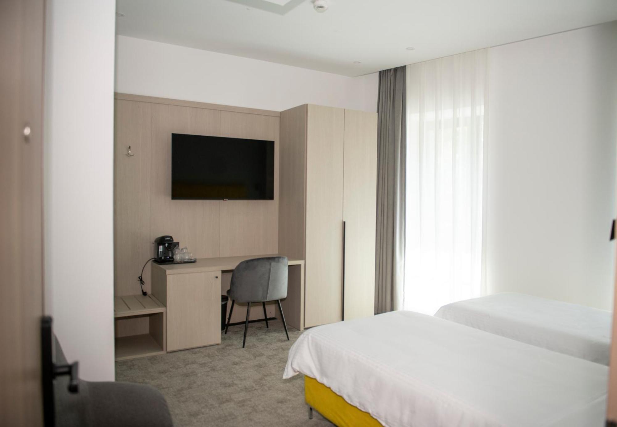 Cm111Apparthotel Букурещ Екстериор снимка