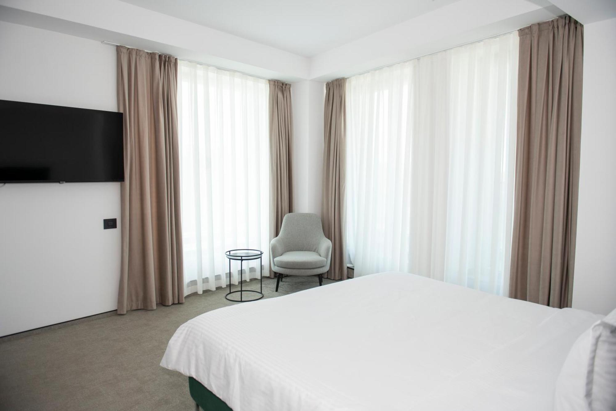 Cm111Apparthotel Букурещ Екстериор снимка