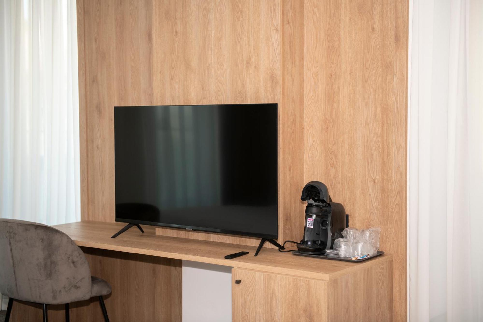 Cm111Apparthotel Букурещ Екстериор снимка