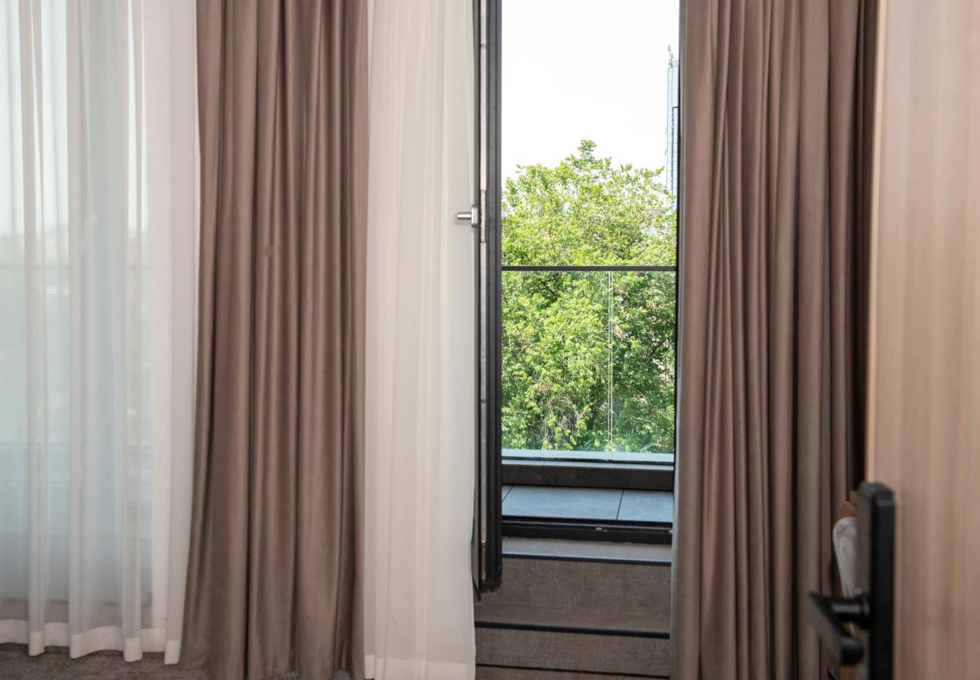 Cm111Apparthotel Букурещ Екстериор снимка